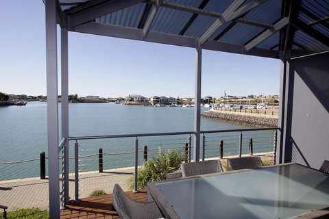 Wallaroo Marina Apartments - Whitsundays Accommodation 8