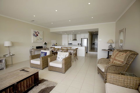 Wallaroo Marina Apartments - Whitsundays Accommodation 5
