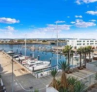 Port Adelaide Executive Waterfront Apartment - Whitsundays Accommodation