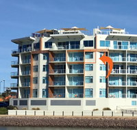 Wallaroo Marina Waterfront Luxe Apartment - Whitsundays Accommodation