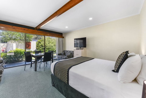 William Macintosh Motor Lodge - Whitsundays Accommodation 31
