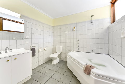 William Macintosh Motor Lodge - Whitsundays Accommodation 35