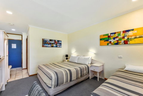 William Macintosh Motor Lodge - Whitsundays Accommodation 13