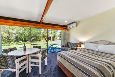William Macintosh Motor Lodge - Whitsundays Accommodation 20