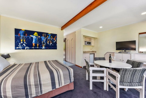 William Macintosh Motor Lodge - Whitsundays Accommodation 19