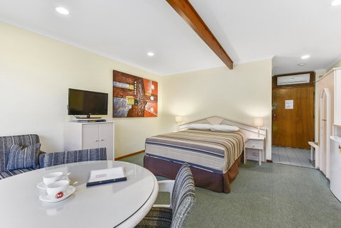 William Macintosh Motor Lodge - Whitsundays Accommodation 25