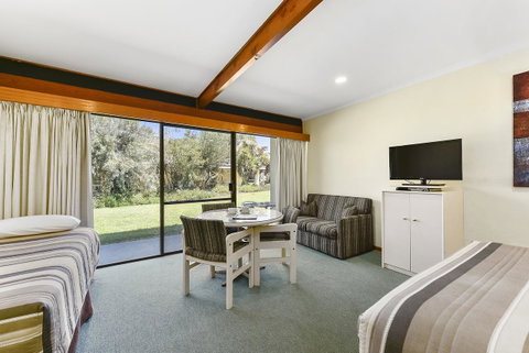 William Macintosh Motor Lodge - Whitsundays Accommodation 24