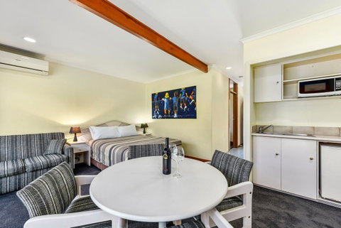 William Macintosh Motor Lodge - Whitsundays Accommodation 18