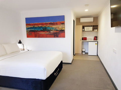 William Macintosh Motor Lodge - Whitsundays Accommodation 6