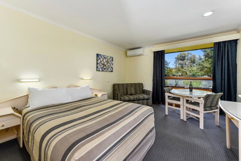 William Macintosh Motor Lodge - Whitsundays Accommodation 17