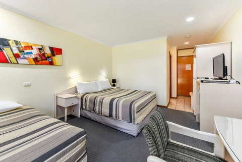 William Macintosh Motor Lodge - Whitsundays Accommodation 10