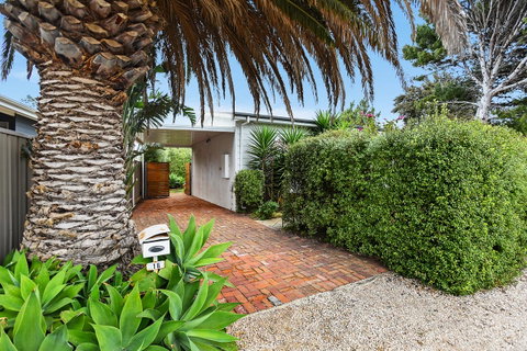 Ainslie Roberts Drive Retreat - Whitsundays Accommodation 13