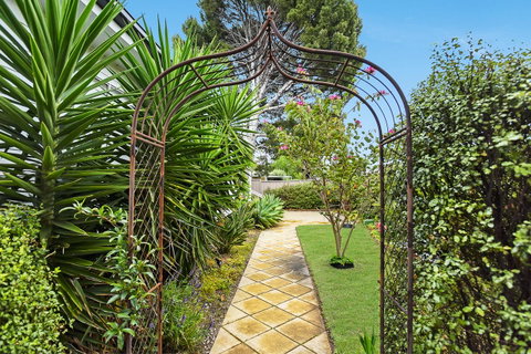 Ainslie Roberts Drive Retreat - Whitsundays Accommodation 15