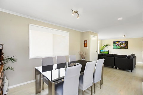 Ainslie Roberts Drive Retreat - Whitsundays Accommodation 1