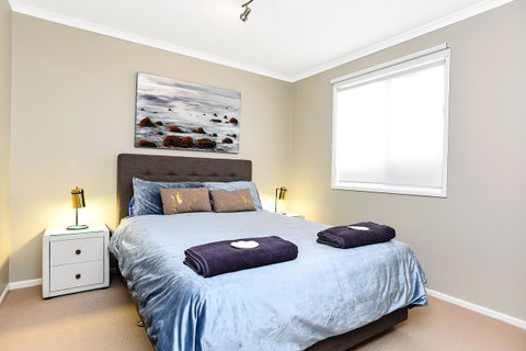 Ainslie Roberts Drive Retreat - Whitsundays Accommodation 4