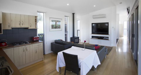 Barossa Pavilions & Glasshouse - Whitsundays Accommodation 6