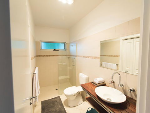 S T U D I O 22 Peaceful Retreat With Garden Views - Whitsundays Accommodation 6