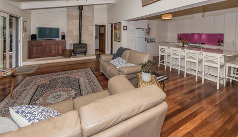 The Tudor House - Whitsundays Accommodation 5