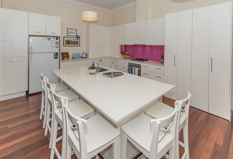 The Tudor House - Whitsundays Accommodation 8