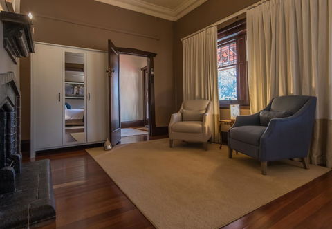 The Tudor House - Whitsundays Accommodation 3