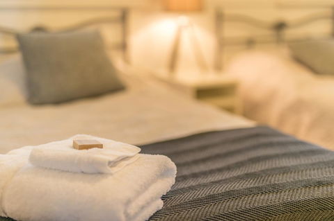 The Tudor House - Whitsundays Accommodation 13