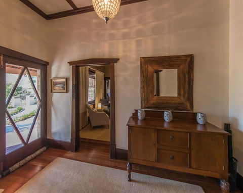 The Tudor House - Whitsundays Accommodation 4