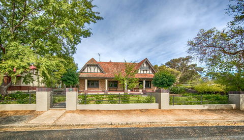 The Tudor House - Whitsundays Accommodation 21