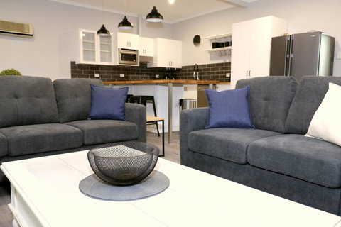 The Purple Door On Seaview - Whitsundays Accommodation 8