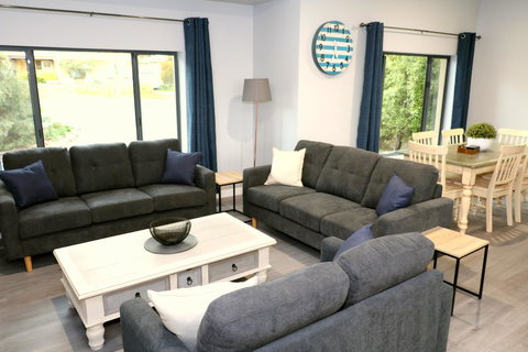 The Purple Door On Seaview - Whitsundays Accommodation 6