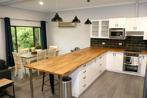 The Purple Door On Seaview - Whitsundays Accommodation 2