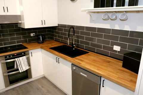 The Purple Door On Seaview - Whitsundays Accommodation 3