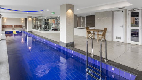 Oaks Adelaide Embassy Suites - Whitsundays Accommodation 6