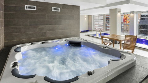Oaks Adelaide Embassy Suites - Whitsundays Accommodation 2