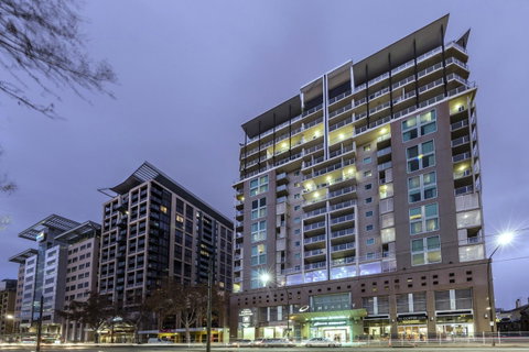Oaks Adelaide Embassy Suites - Whitsundays Accommodation 0
