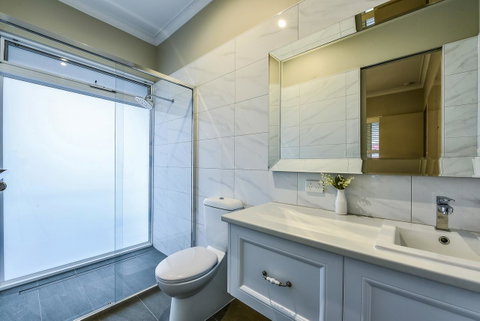 Aloha Central Luxury Apartments - Whitsundays Accommodation 16