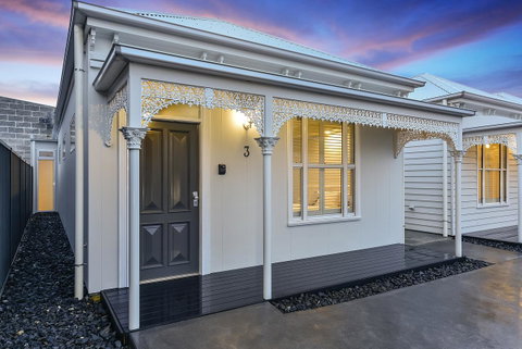 Aloha Central Luxury Apartments - Whitsundays Accommodation 2