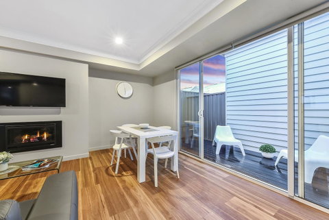 Aloha Central Luxury Apartments - Whitsundays Accommodation 24