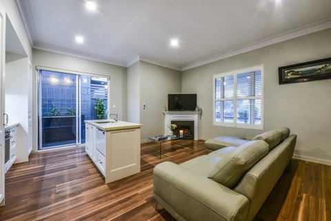 Aloha Central Luxury Apartments - Whitsundays Accommodation 3