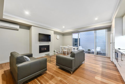 Aloha Central Luxury Apartments - Whitsundays Accommodation 6
