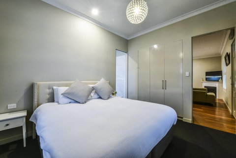 Aloha Central Luxury Apartments - Whitsundays Accommodation 14