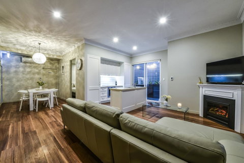 Aloha Central Luxury Apartments - Whitsundays Accommodation 8