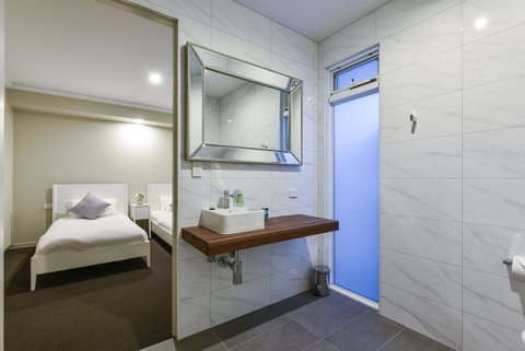 Aloha Central Luxury Apartments - Whitsundays Accommodation 26
