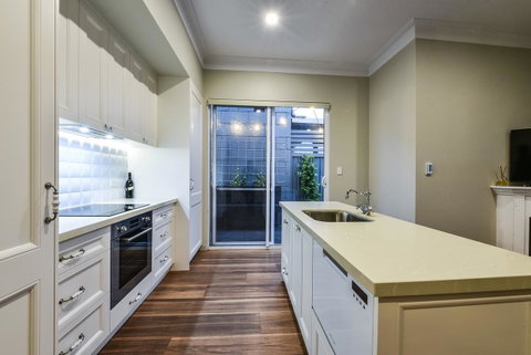 Aloha Central Luxury Apartments - Whitsundays Accommodation 10