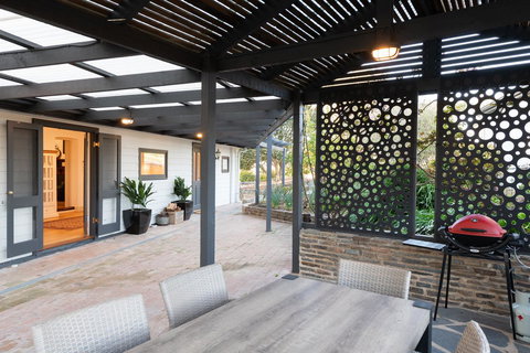 The Other House - Whitsundays Accommodation 13