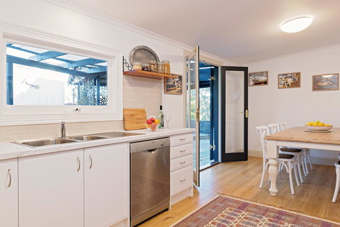 The Other House - Whitsundays Accommodation 11