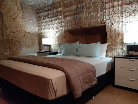 Zen Underground B&B - Whitsundays Accommodation 2