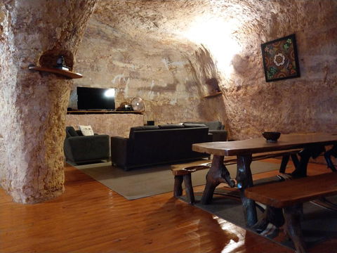 Zen Underground B&B - Whitsundays Accommodation 4