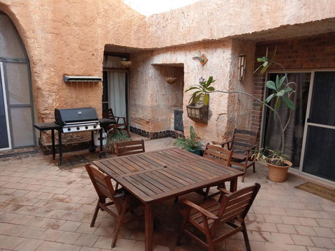 Zen Underground B&B - Whitsundays Accommodation 7
