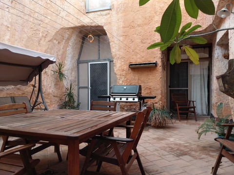 Zen Underground B&B - Whitsundays Accommodation 5