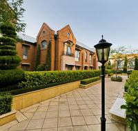 Majestic Old Lion Apartments - Whitsundays Accommodation